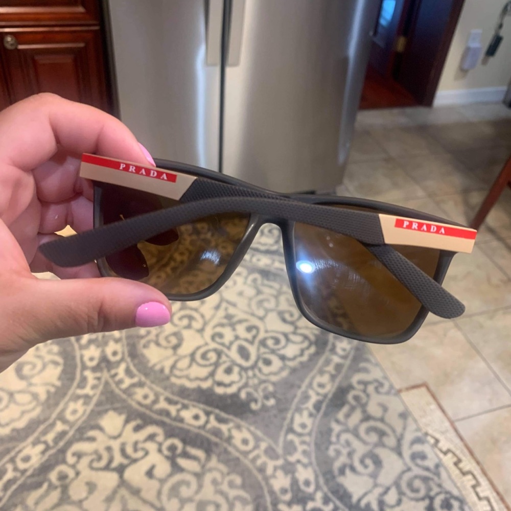 Sunglasses great condition